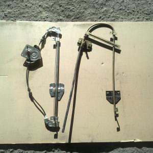 Стеклоподъёмник правый (бескапотные кабины)  330-6104016/ДЗС 330-6104010