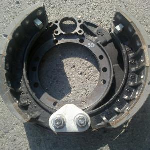 Суппорт тормоза с колодками правый (пневмотормоза)  4320БУ-3501007-30