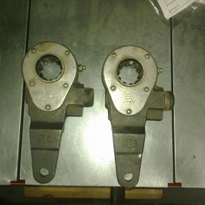 Рычаг регулировочный передний правый (10 шлицов)  3501210-242