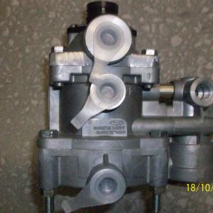 Клапан управления тормозами с 2-х проводным приводом(на тягач)БЕЛОМО  64221-3522010