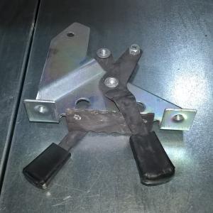 Кронштейн привода вентиляции и отопления кабины  377-8109050